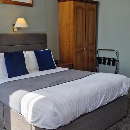 Commodore Hotel 2*